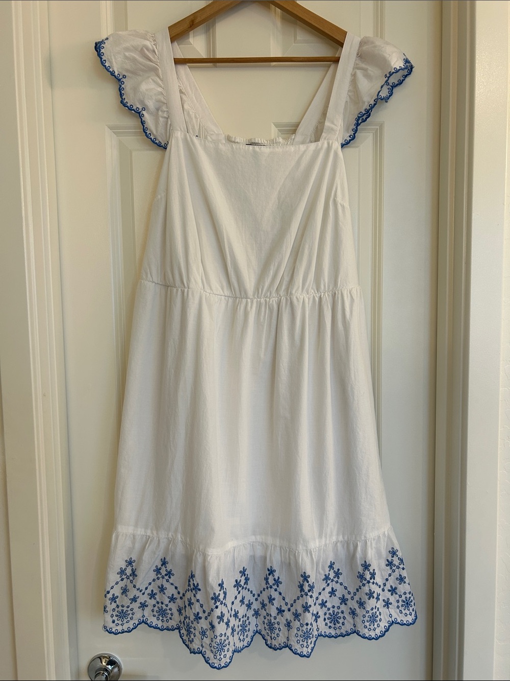 Lane Bryant Short Flutter-Sleeve Square-Neck Embroidered Dress Size 18
